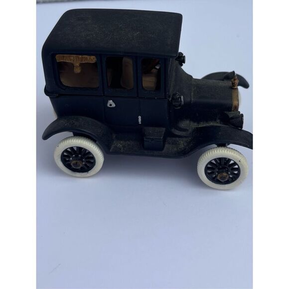 Department 56 T Ford Model Vehicle  Seasonal Decor - Picture 1 of 5